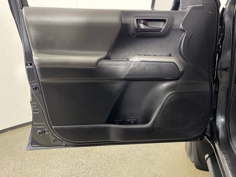 Used 2022 Toyota Tacoma SR5 RWD image 17