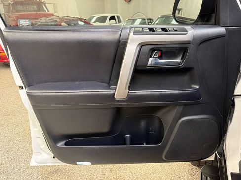 Used 2020 Toyota 4Runner SR5 AWD/4WD image 31