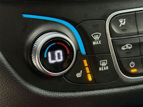 Used 2018 Chevrolet Equinox LT FWD image 20