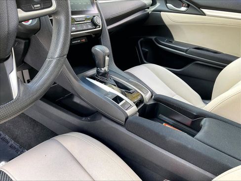 Used 2018 Honda Civic EX image 19