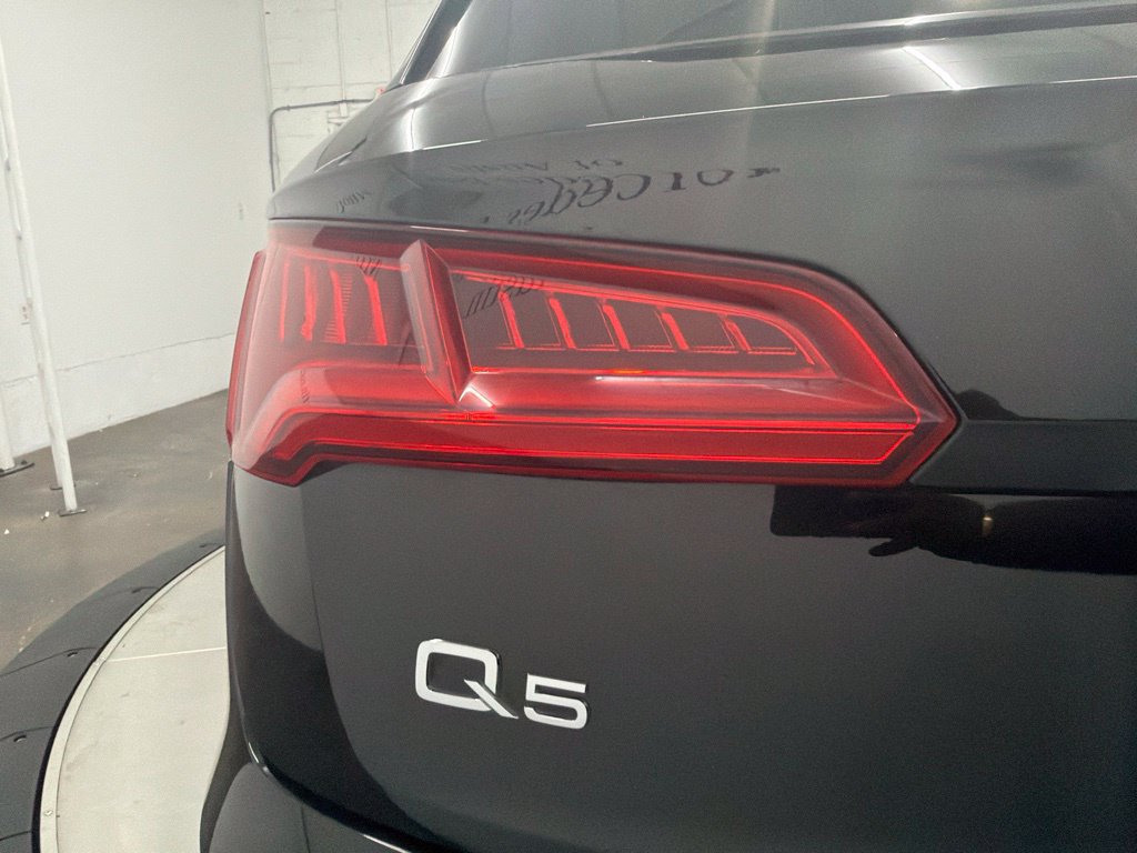 Used 2020 Audi Q5 2.0T Premium Plus w/ Premium Plus Package AWD/4WD image 12