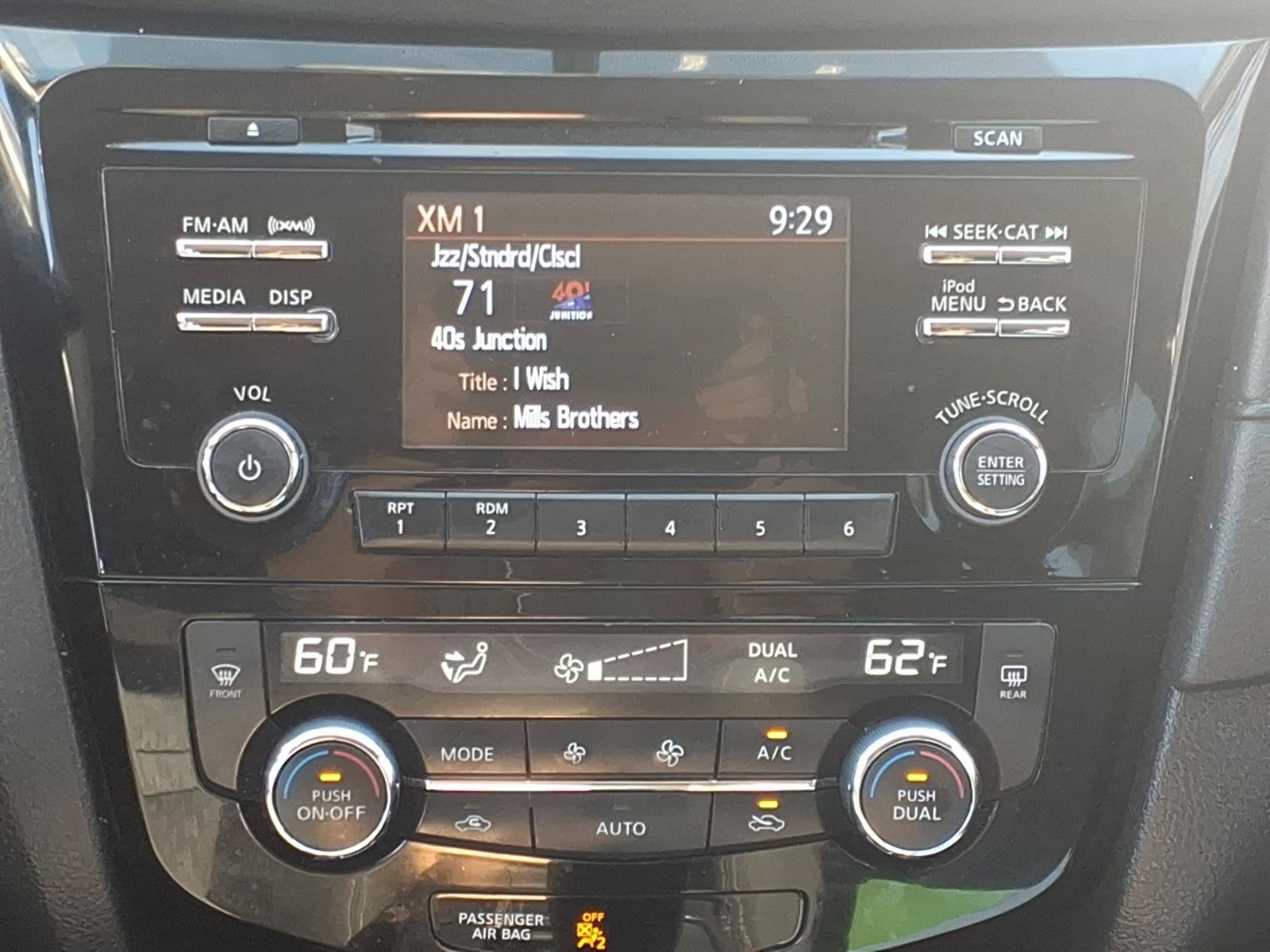 Used 2017 Nissan Rogue SV FWD image 6