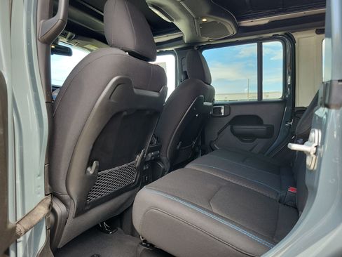 Used 2025 Jeep Wrangler Unlimited Rubicon 4xe w/ Safety Group AWD/4WD image 9