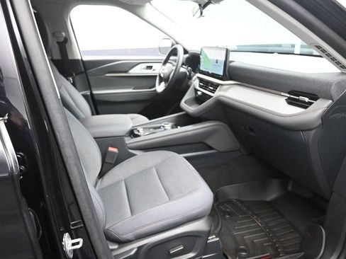 Used 2025 Ford Explorer Active RWD image 28