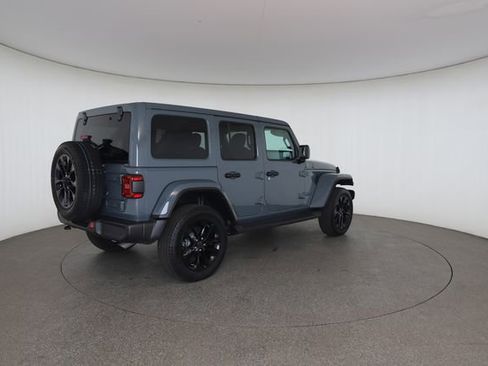Used 2025 Jeep Wrangler Unlimited Sahara AWD/4WD image 18