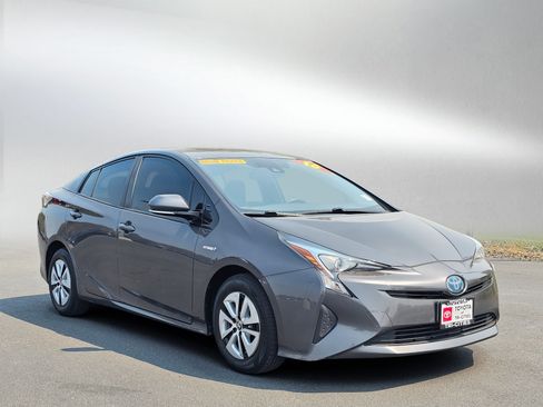 Used 2016 Toyota Prius Three w/ Advanced Technology Package FWD image 7