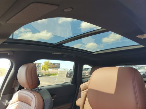 New 2026 Lincoln Nautilus Reserve AWD/4WD image 11