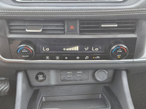 Used 2025 Nissan Rogue SV FWD image 21