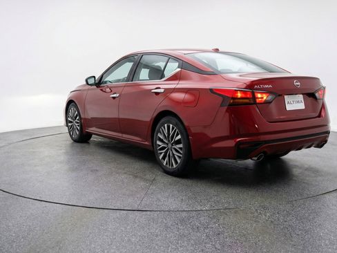 Used 2025 Nissan Altima 2.5 SV image 6