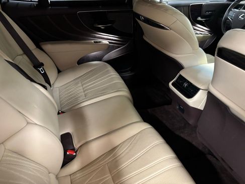 Used 2018 Lexus LS 500 w/ Luxury Package RWD image 19