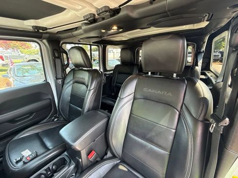Used 2022 Jeep Wrangler Unlimited Sahara w/ Cold Weather Group AWD/4WD image 20