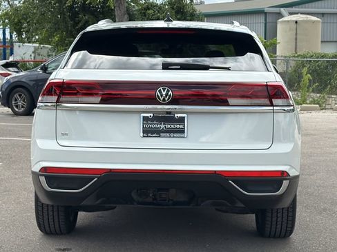 Used 2024 Volkswagen Atlas Cross Sport SE FWD image 7
