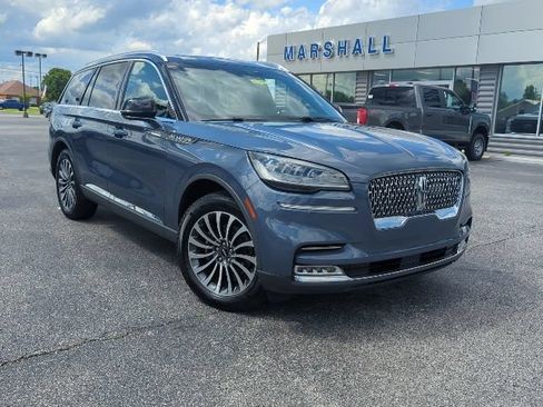 Used 2021 Lincoln Aviator Reserve w/ Elements Package Plus AWD/4WD image 3