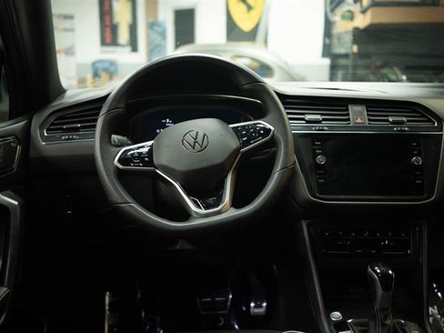 Used 2022 Volkswagen Tiguan SEL R-Line AWD/4WD image 19