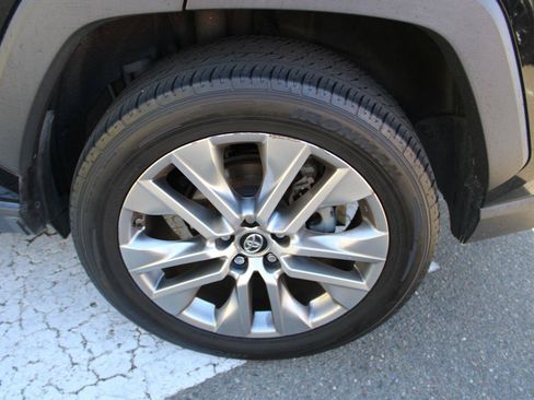 Used 2019 Toyota RAV4 XLE Premium w/ Cold Weather Package AWD/4WD image 12