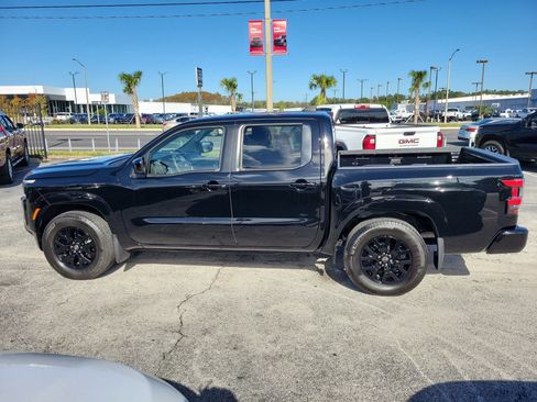 Certified 2023 Nissan Frontier SV w/ Midnight Edition Package image 9