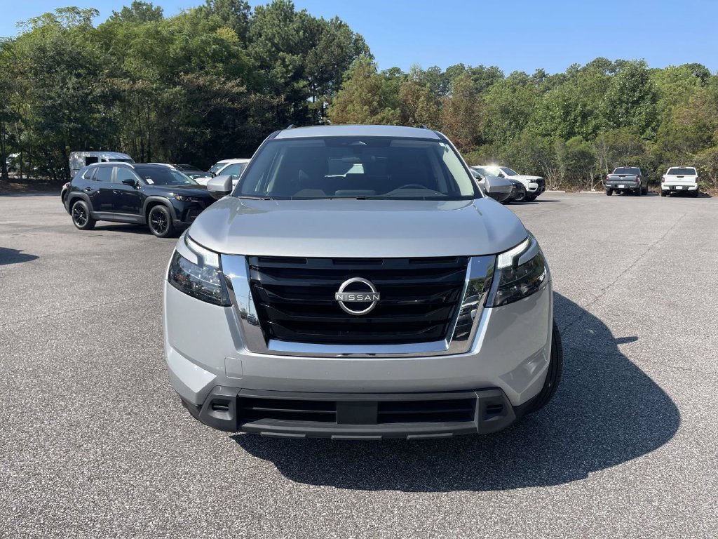 Used 2025 Nissan Pathfinder SV FWD image 8