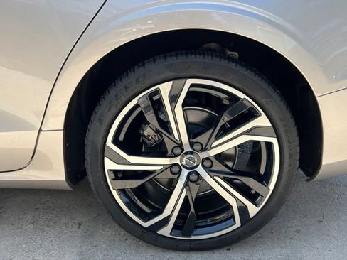 Certified 2024 Volvo S60 B5 Plus FWD image 9