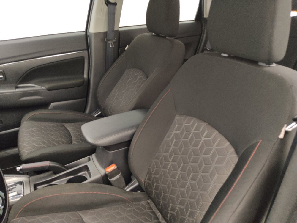Used 2025 Mitsubishi Outlander Sport LE AWD/4WD image 17