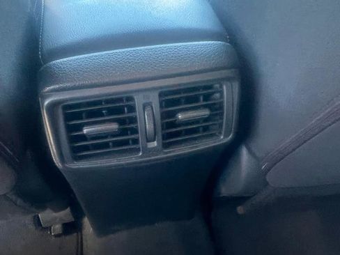 Used 2015 Nissan Rogue SV image 12