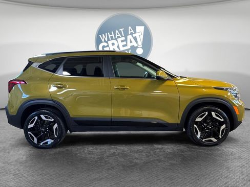 Certified 2024 Kia Seltos SX w/ SX Sunroof Package AWD/4WD image 2