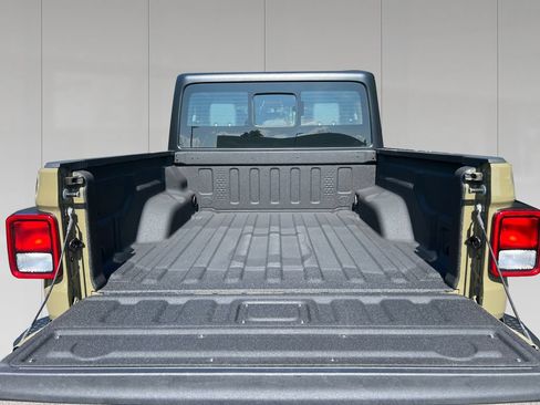 Used 2026 Jeep Gladiator Sport AWD/4WD image 19
