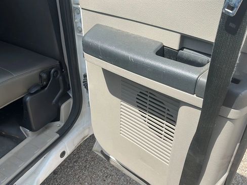 Used 2010 Ford F250 XL image 12