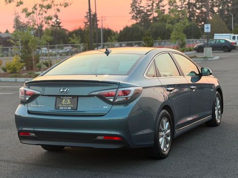 Used 2016 Hyundai Sonata SE FWD image 2