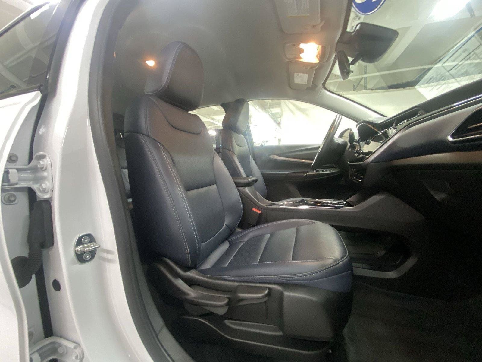 Used 2022 Chevrolet Bolt EUV Premier FWD image 28