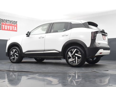 Used 2025 Nissan Kicks SV w/ Illumination Package FWD image 27