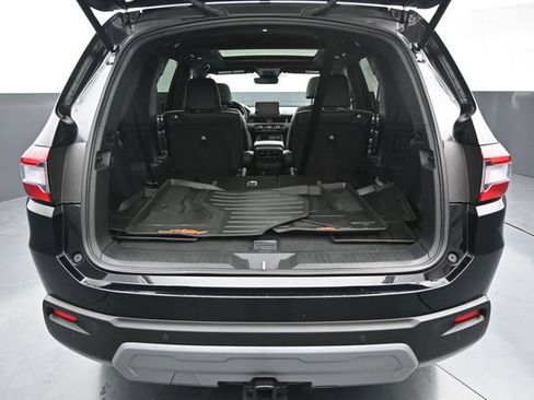 Used 2025 Honda Pilot TrailSport image 9