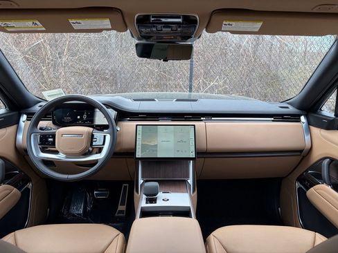 New 2026 Land Rover Range Rover Long Wheelbase SE AWD/4WD image 18