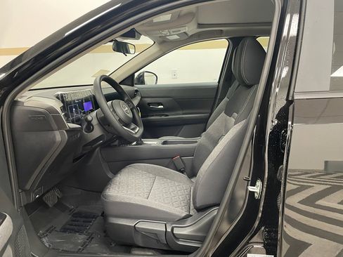 New 2026 Nissan Kicks SV w/ SV Premium Package AWD/4WD image 5