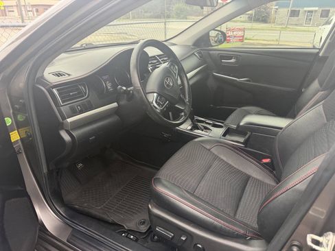 Used 2015 Toyota Camry SE FWD image 2