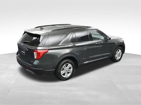Used 2024 Ford Explorer XLT w/ Equipment Group 202A AWD/4WD image 34