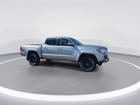 Used 2022 Toyota Tacoma SR5 image 9