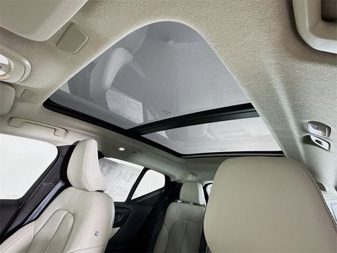 Certified 2026 Volvo XC40 B5 Plus w/ Protection Package Premier image 22