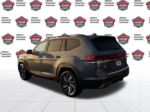 Used 2025 Volkswagen Atlas SE image 3