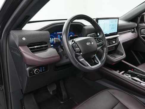 Certified 2025 Ford Explorer Platinum AWD/4WD image 13