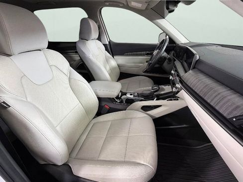 Used 2024 Kia Telluride EX w/ EX Captain's Chair Package FWD image 37