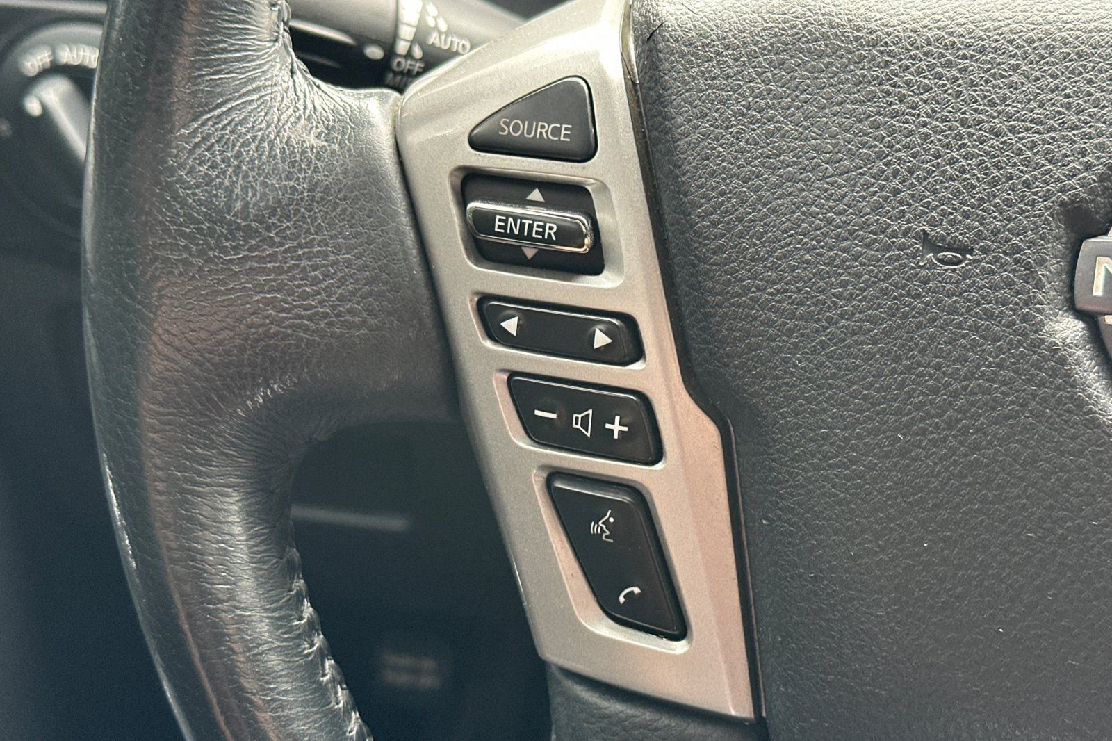 Used 2023 Nissan Titan SV w/ SV Convenience Package AWD/4WD image 26