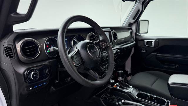 Used 2023 Jeep Wrangler Unlimited AWD/4WD image 23