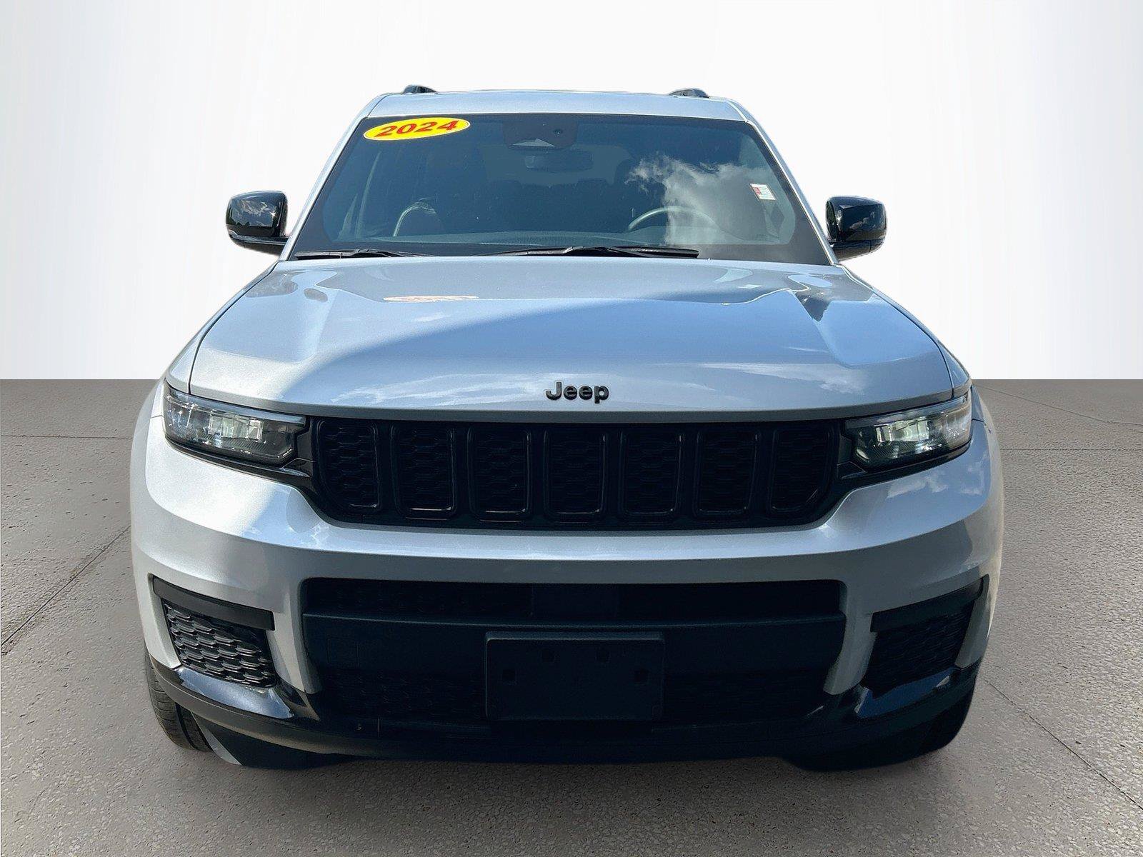 Used 2024 Jeep Grand Cherokee L Altitude AWD/4WD image 9