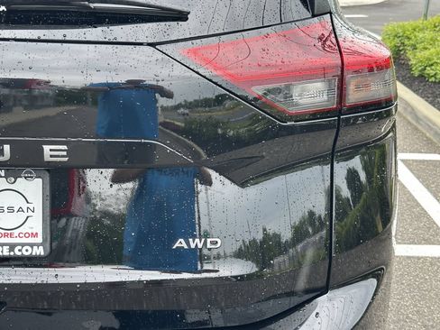 Certified 2025 Nissan Rogue SV AWD/4WD image 31