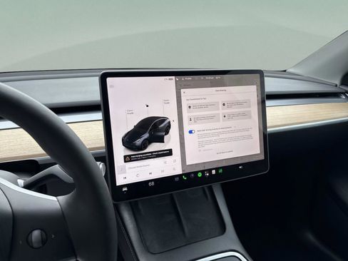 Used 2025 Tesla Model Y Long Range RWD image 12