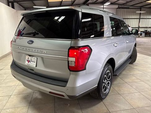 Used 2024 Ford Expedition XLT RWD image 7