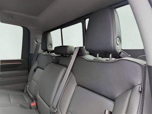 New 2025 GMC Sierra 2500 Denali w/ Denali Reserve Package image 15