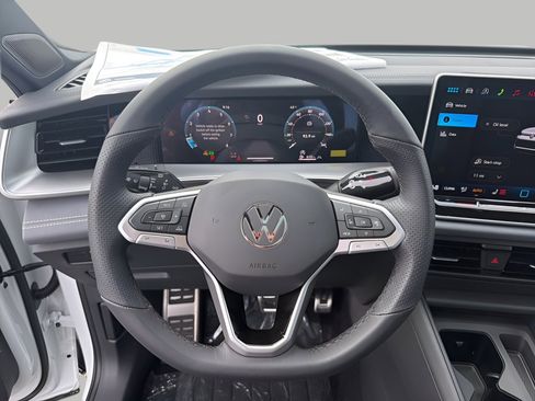 New 2026 Volkswagen Tiguan SE R-Line AWD/4WD image 6