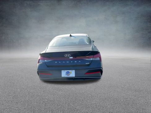 Used 2025 Hyundai Elantra SEL image 20