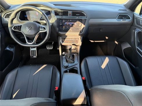 Used 2022 Volkswagen Tiguan SE R-Line image 26